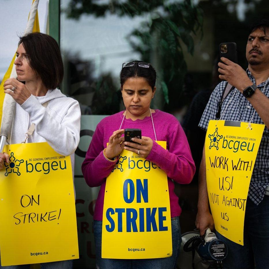 Restaurants "used as a pawn" as BCGEU strike expands to liquor stores